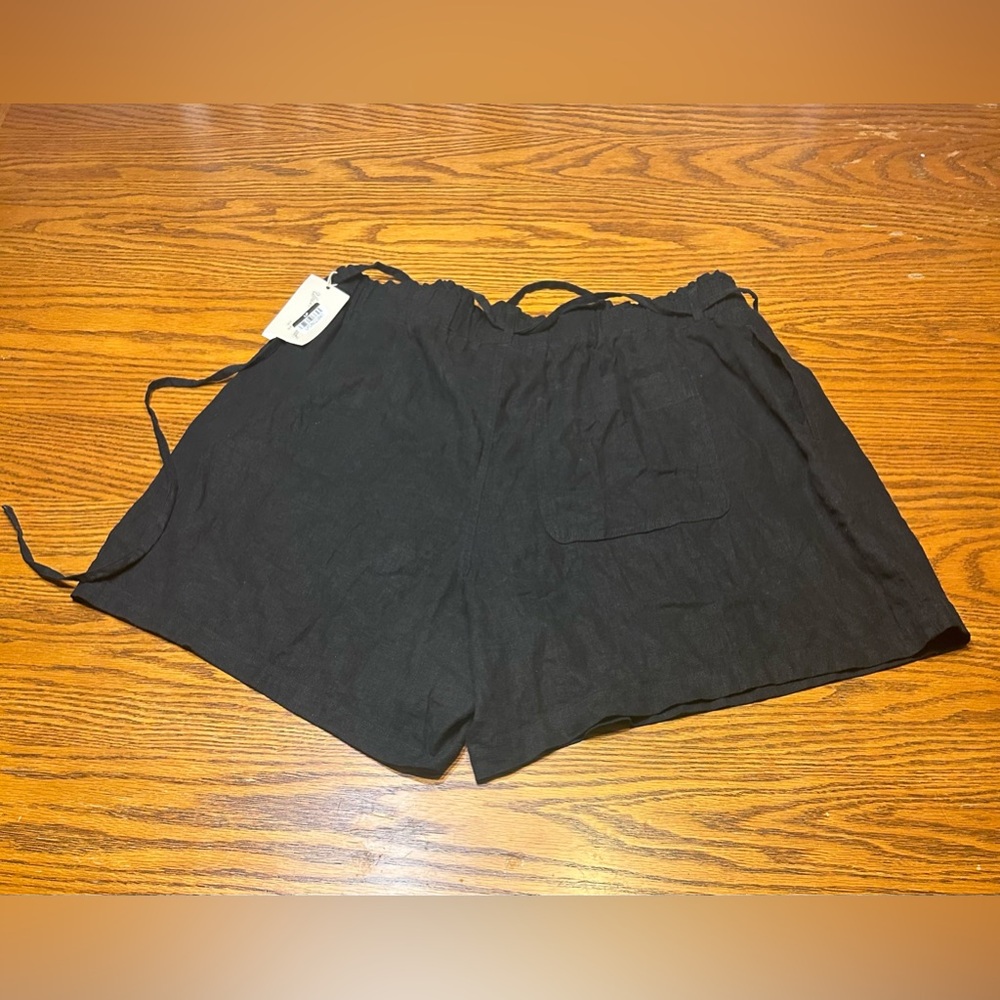 Women’s Black plus size shorts - Picture 2 of 2
